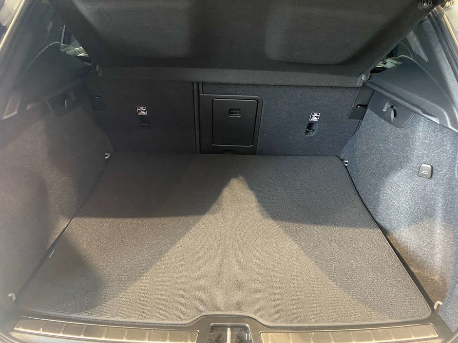 2023 Volvo XC40 B5 AWD Ultimate - Bright-18