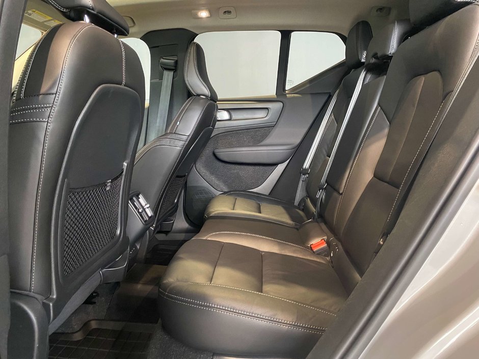 2023 Volvo XC40 B5 AWD Ultimate - Bright-16