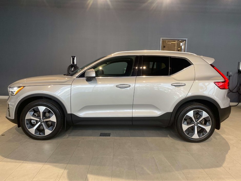 2023 Volvo XC40 B5 AWD Ultimate - Bright-1