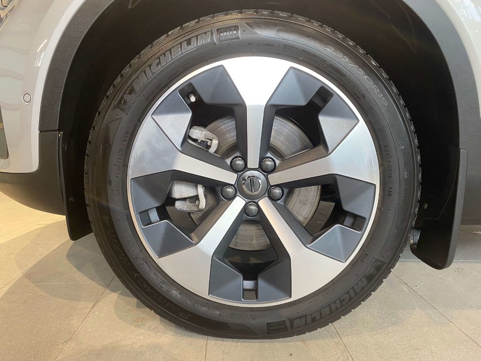 2023 Volvo XC40 B5 AWD Ultimate - Bright-7