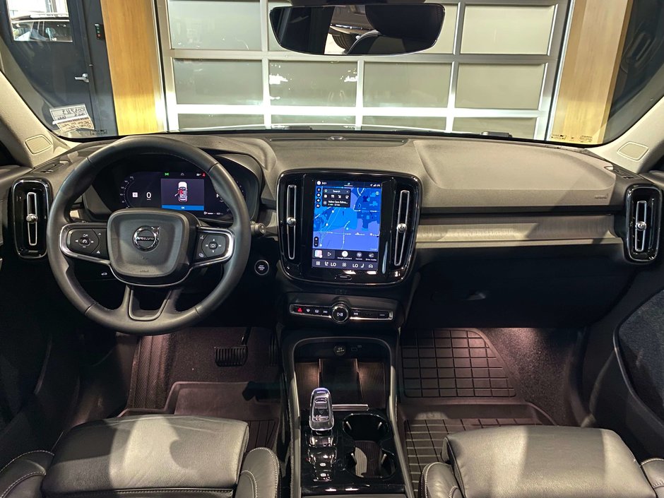 2023 Volvo XC40 B5 AWD Plus - Bright-10