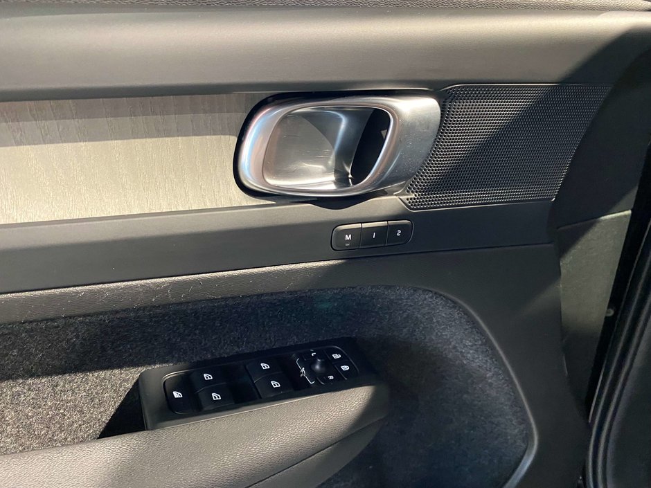 2023 Volvo XC40 B5 AWD Plus - Bright-11
