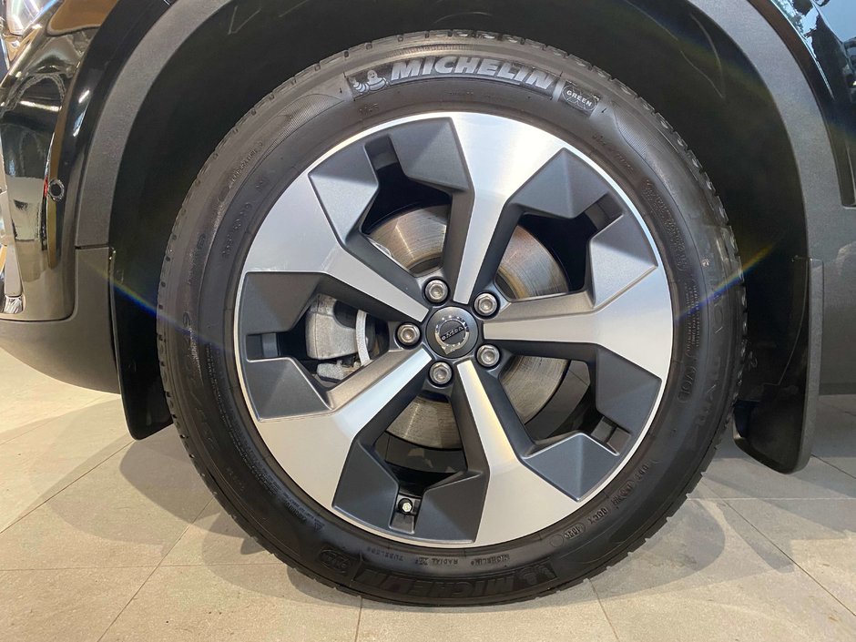 2023 Volvo XC40 B5 AWD Plus - Bright-8