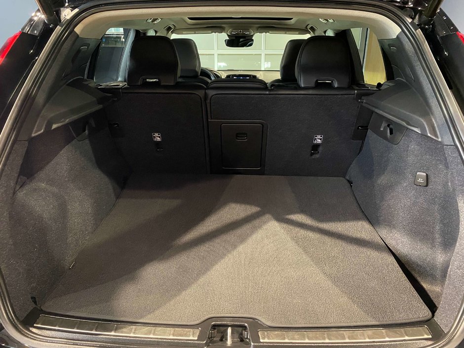 2023 Volvo XC40 B5 AWD Plus - Bright-19
