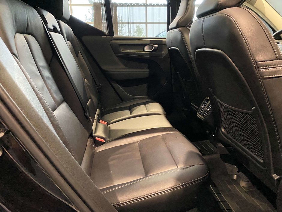 2023 Volvo XC40 B5 AWD Plus - Bright-21
