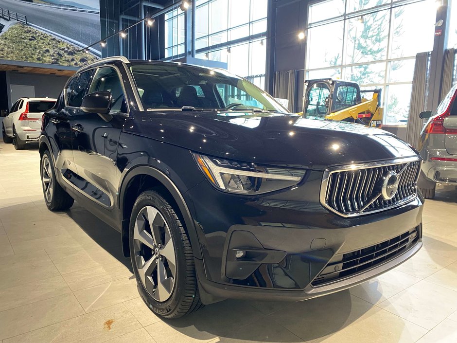 2023 Volvo XC40 B5 AWD Plus - Bright-6