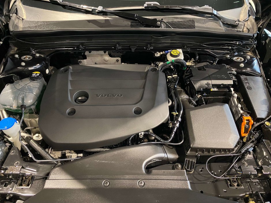 2023 Volvo XC40 B5 AWD Plus - Bright-25