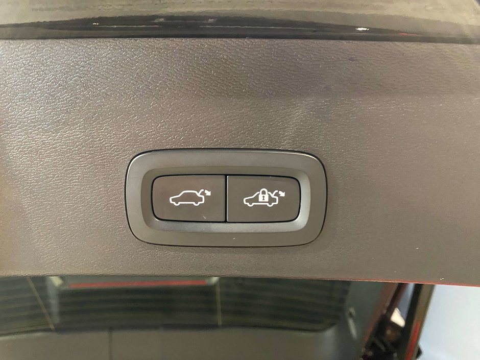2023 Volvo XC40 B5 AWD Plus - Bright-20