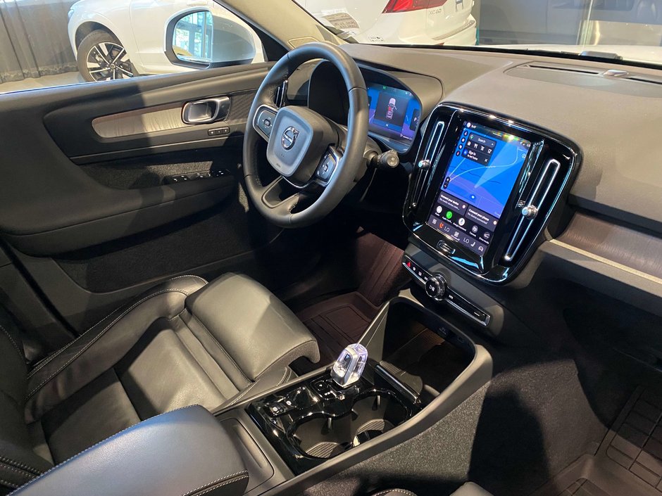 2024 Volvo XC40 B5 AWD Plus Bright Theme-23