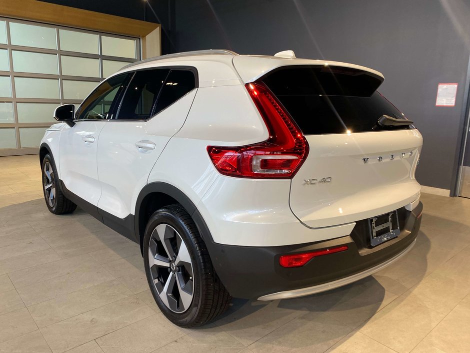 2024 Volvo XC40 B5 AWD Plus Bright Theme-2
