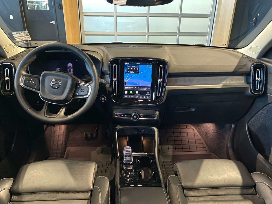 2024 Volvo XC40 B5 AWD Plus Bright Theme-10