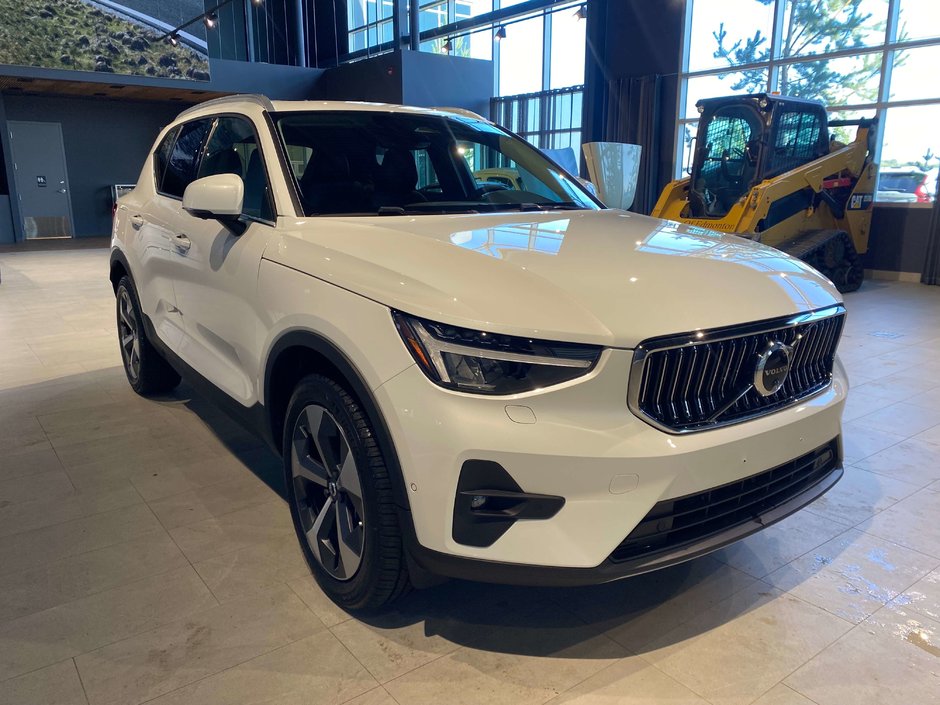 2024 Volvo XC40 B5 AWD Plus Bright Theme-6