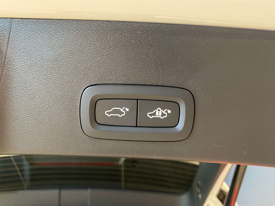 2024 Volvo XC40 B5 AWD Plus Bright Theme-20