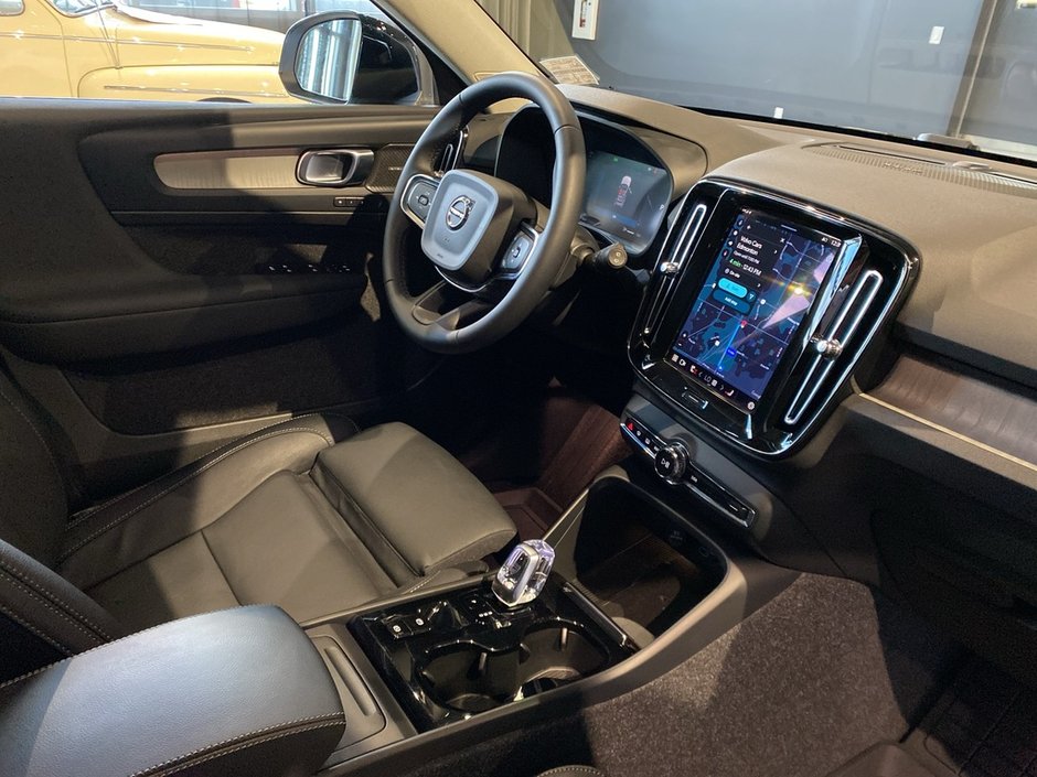 2025 Volvo XC40 B5 AWD Ultra Dark Theme-23