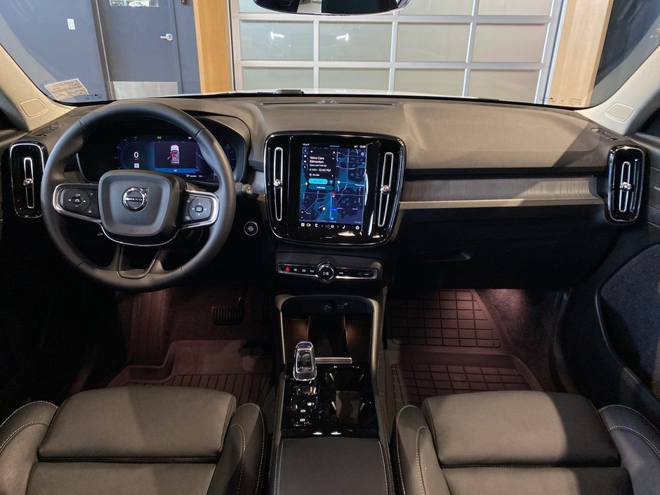 2025 Volvo XC40 B5 AWD Ultra Dark Theme-10