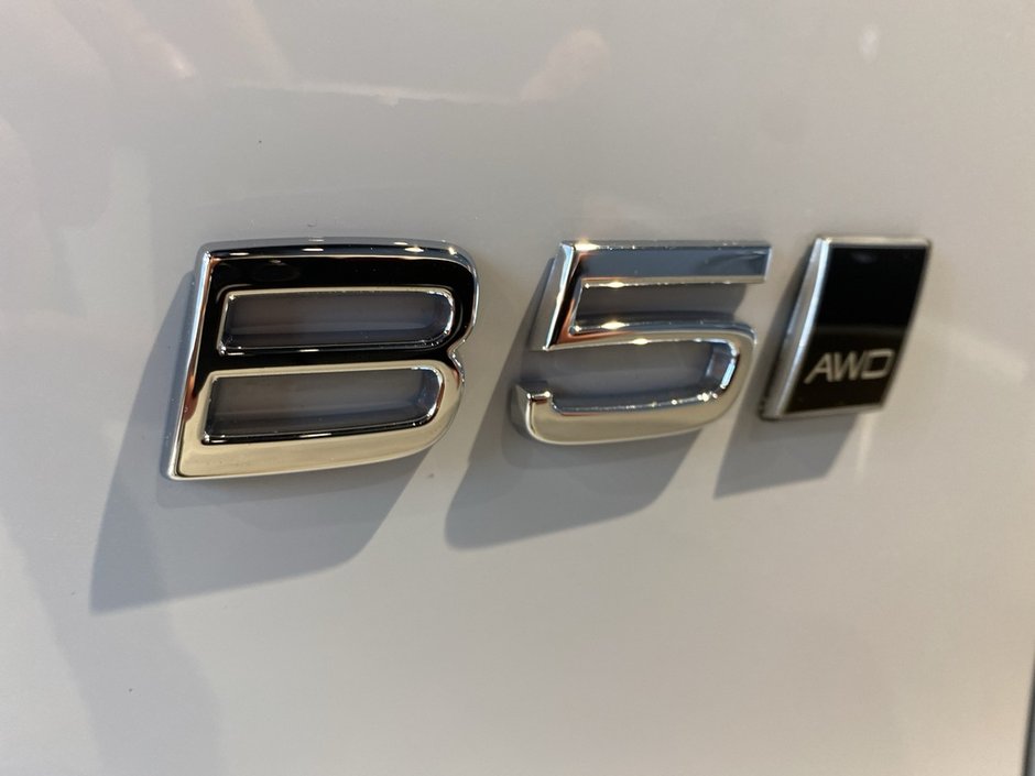 2025 Volvo XC40 B5 AWD Ultra Dark Theme-26