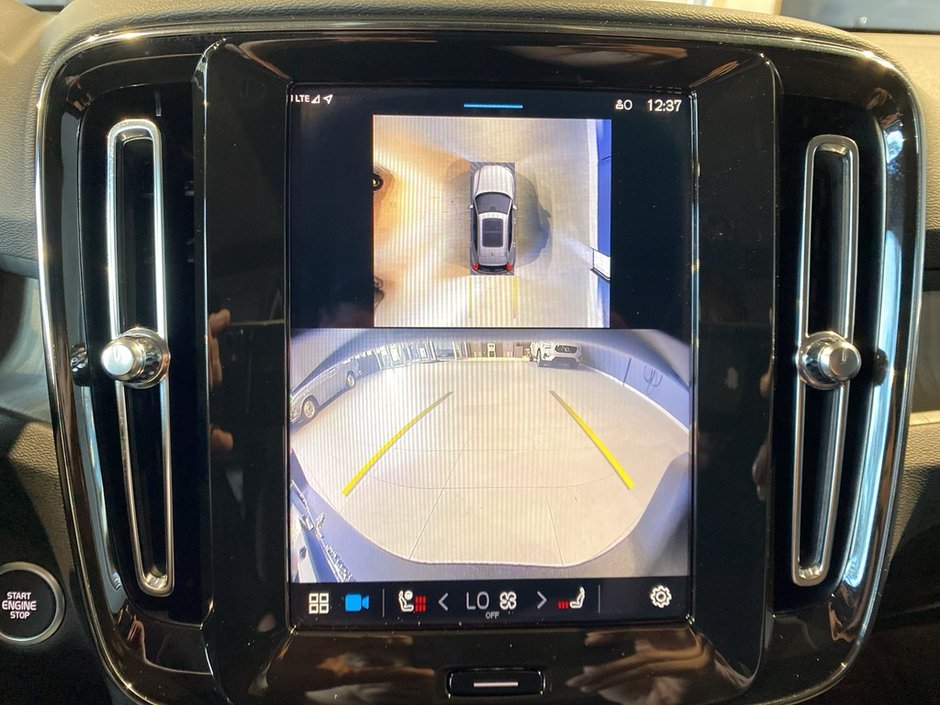 2025 Volvo XC40 B5 AWD Ultra Dark Theme-16