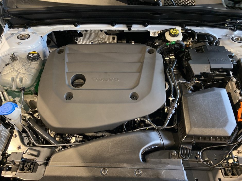 2025 Volvo XC40 B5 AWD Ultra Dark Theme-25