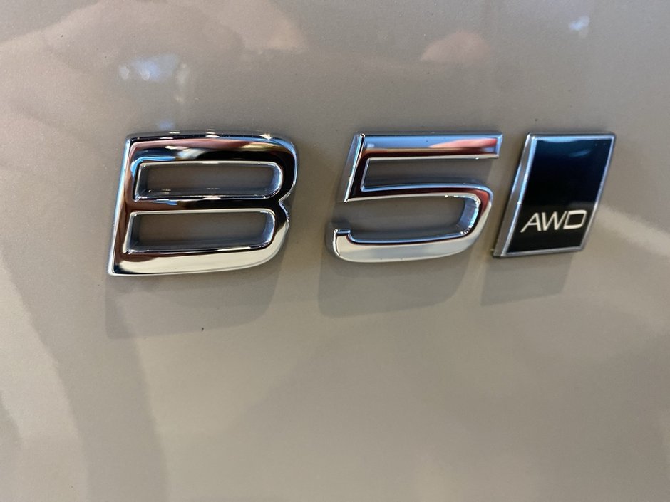 2025 Volvo XC40 B5 AWD Plus Dark Theme-26