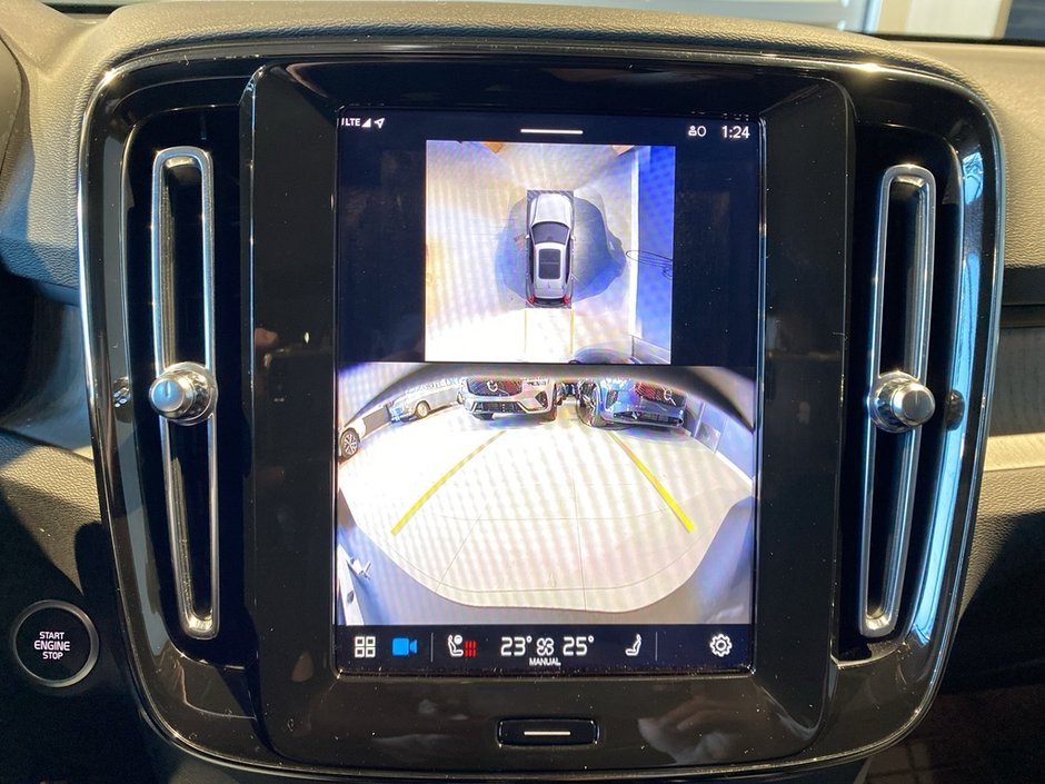 2025 Volvo XC40 B5 AWD Plus Dark Theme-16