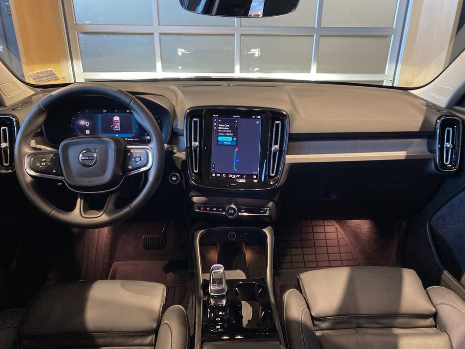 2025 Volvo XC40 B5 AWD Plus Dark Theme-10