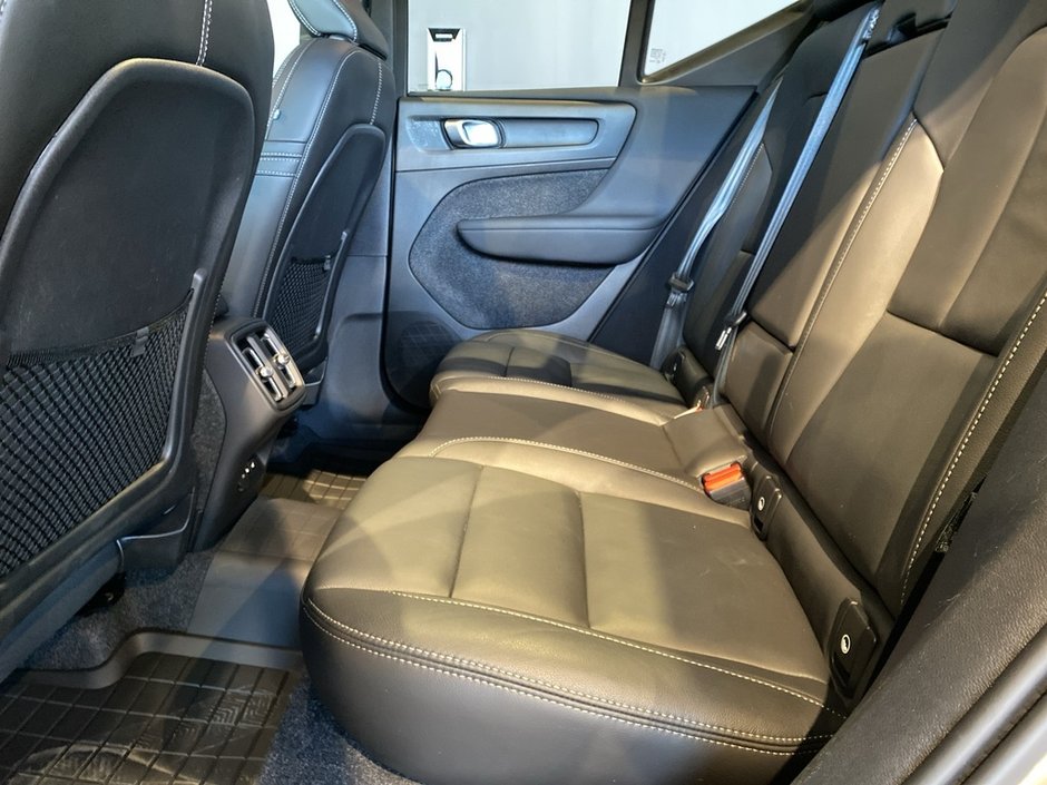 2025 Volvo XC40 B5 AWD Plus Dark Theme-17