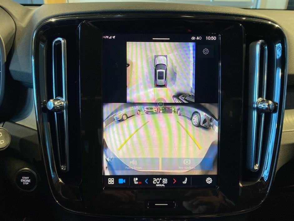 2025 Volvo XC40 B5 AWD Plus Dark Theme-16