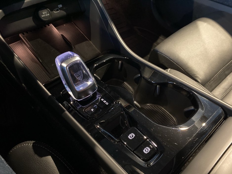 2025 Volvo XC40 B5 AWD Plus Dark Theme-12