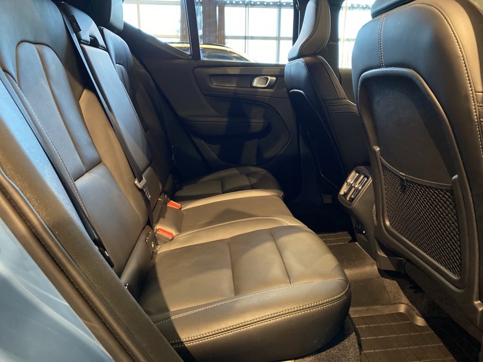 2025 Volvo XC40 B5 AWD Plus Dark Theme-21