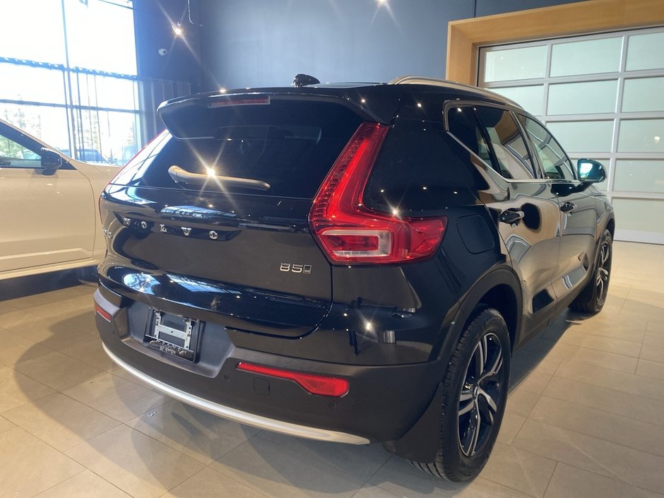 2025 Volvo XC40 B5 AWD Core Bright Theme-4