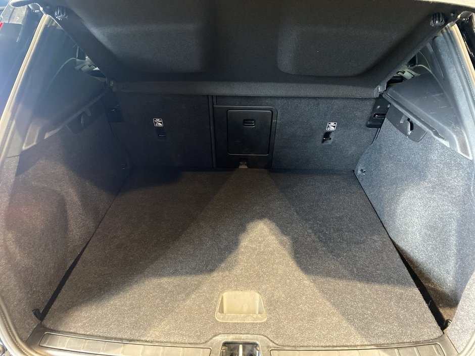 2025 Volvo XC40 B5 AWD Core Bright Theme-18