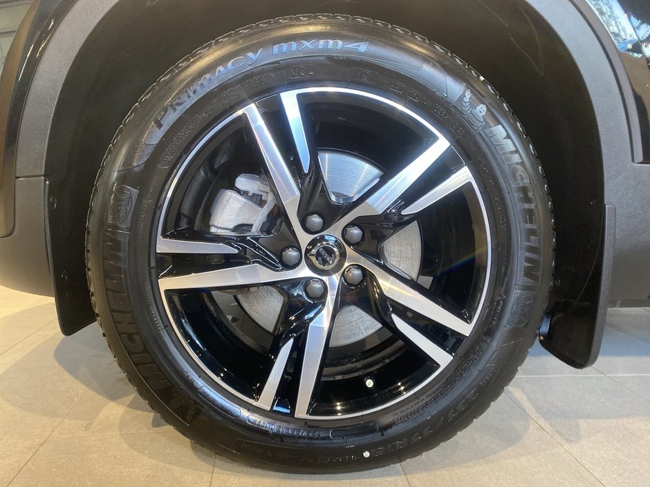 2025 Volvo XC40 B5 AWD Core Bright Theme-7