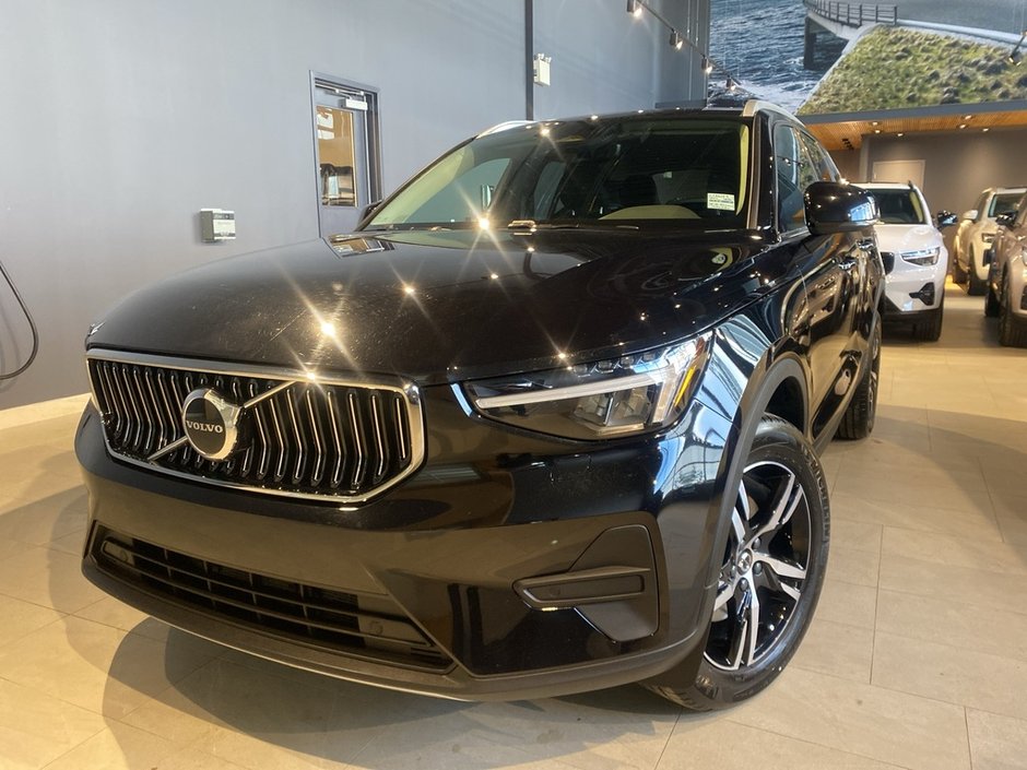 2025 Volvo XC40 B5 AWD Core Bright Theme-0