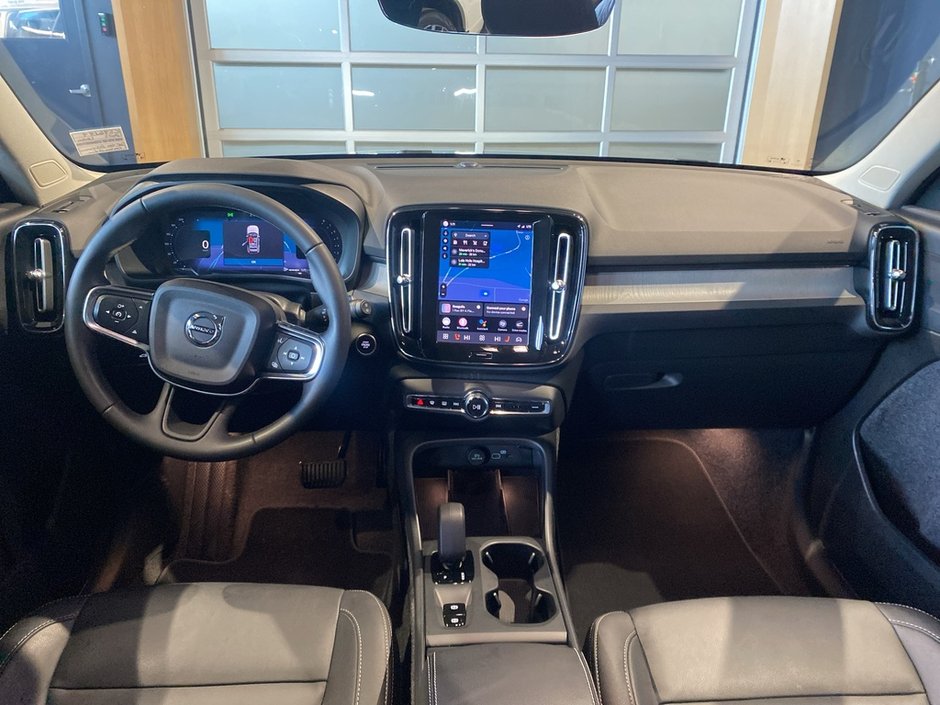 2025 Volvo XC40 B5 AWD Core Bright Theme-9