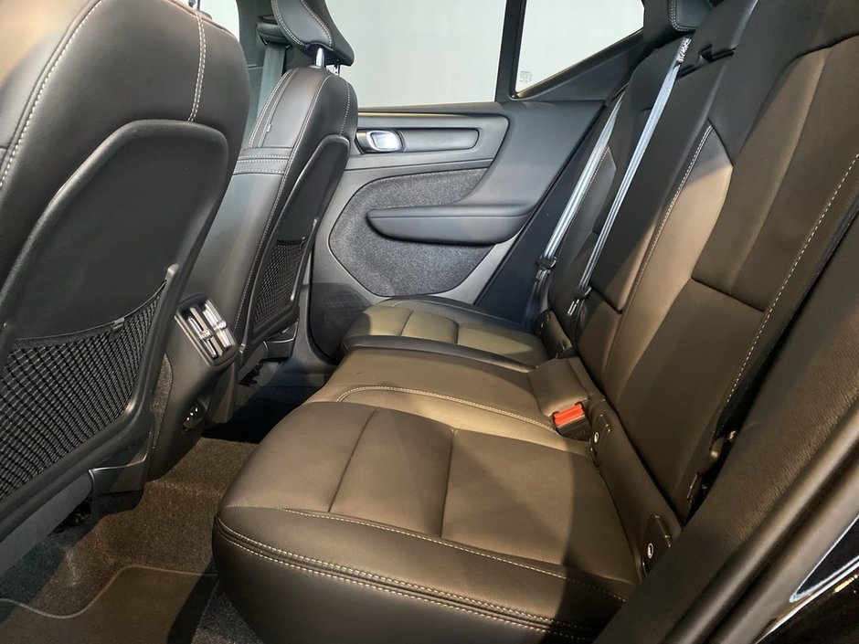 2025 Volvo XC40 B5 AWD Core Bright Theme-16