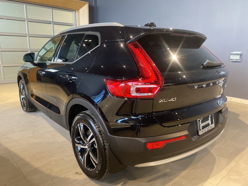 2025 Volvo XC40 B5 AWD Core Bright Theme-2