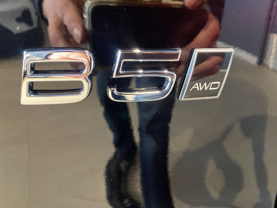 2025 Volvo XC40 B5 AWD Core Bright Theme-24