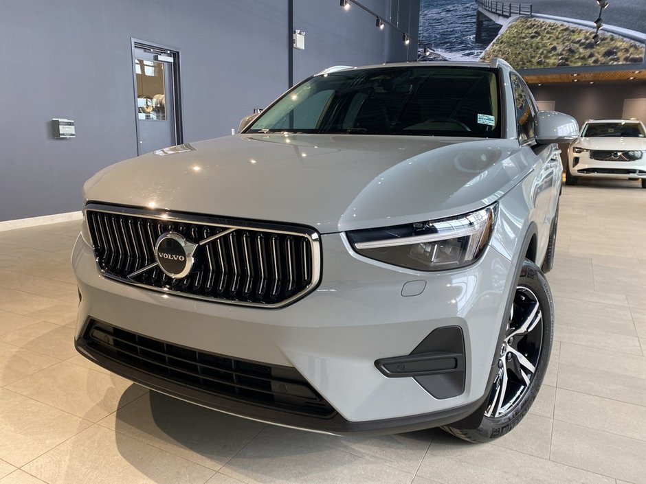 2025 Volvo XC40 B5 AWD Core Bright Theme-0