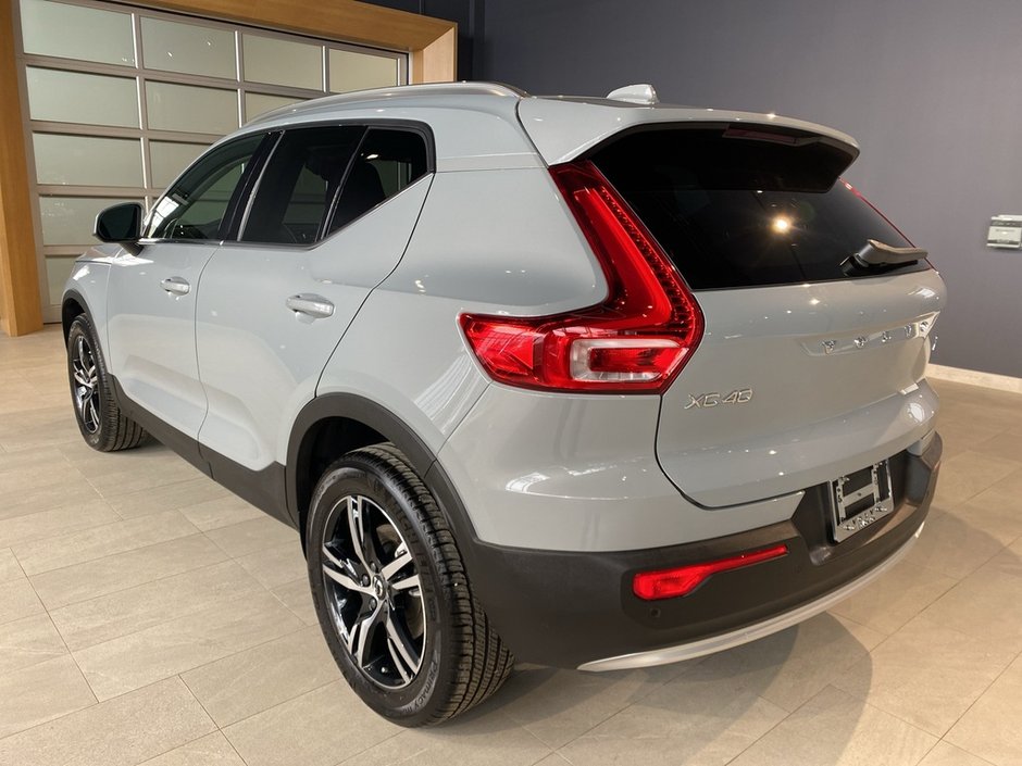 2025 Volvo XC40 B5 AWD Core Bright Theme-1