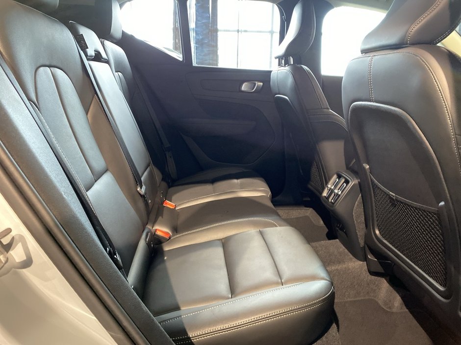 2025 Volvo XC40 B5 AWD Core Bright Theme-21