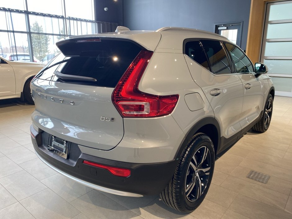 2025 Volvo XC40 B5 AWD Core Bright Theme-4