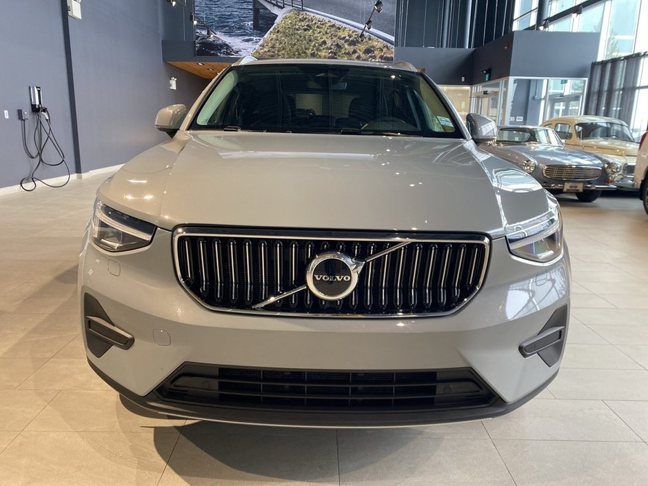 2025 Volvo XC40 B5 AWD Core Bright Theme-7