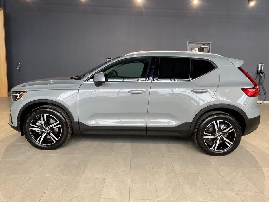 2025 Volvo XC40 B5 AWD Core Bright Theme-2