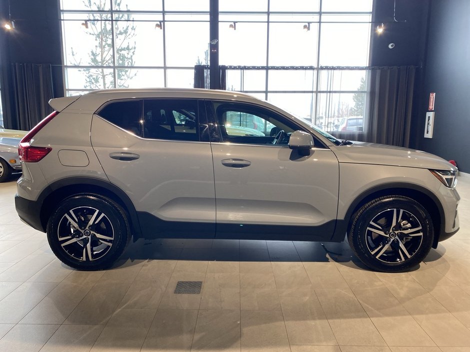 2025 Volvo XC40 B5 AWD Core Bright Theme-5