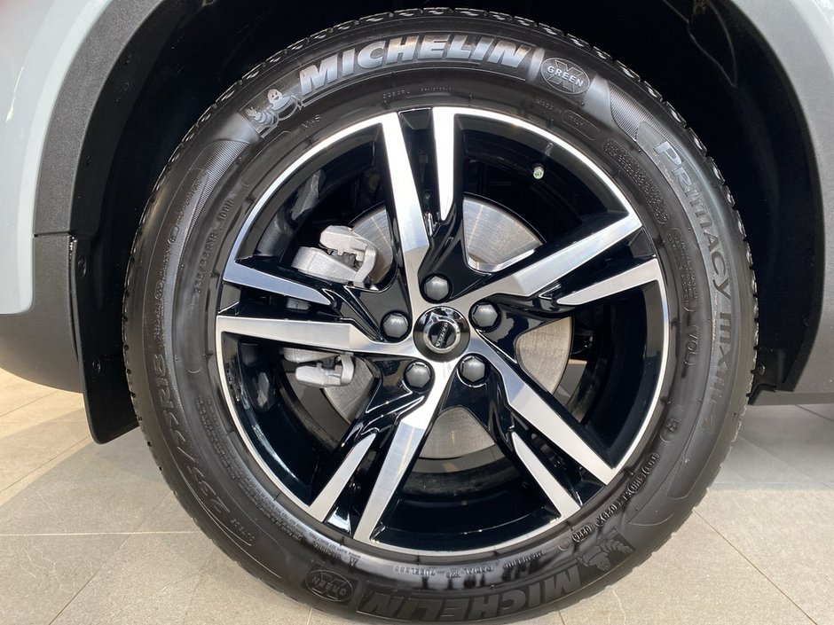 2025 Volvo XC40 B5 AWD Core Bright Theme-8