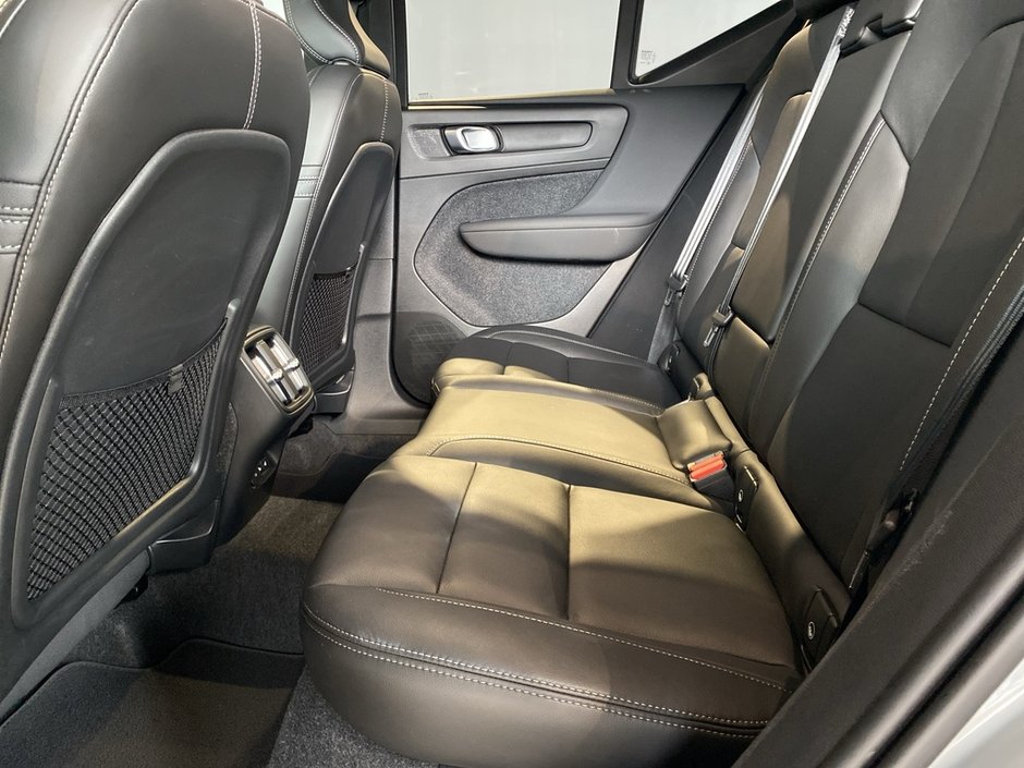 2025 Volvo XC40 B5 AWD Core Bright Theme-17