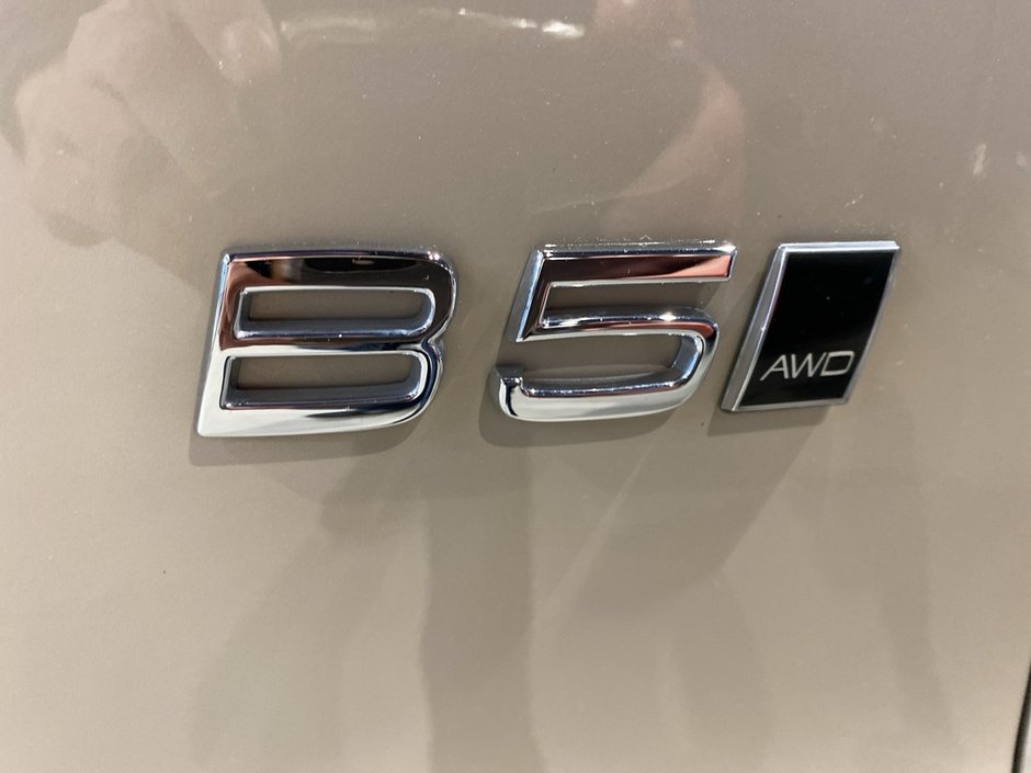 2025 Volvo XC40 B5 AWD Plus Dark Theme-26