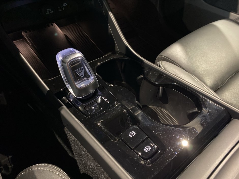 2025 Volvo XC40 B5 AWD Plus Dark Theme-12