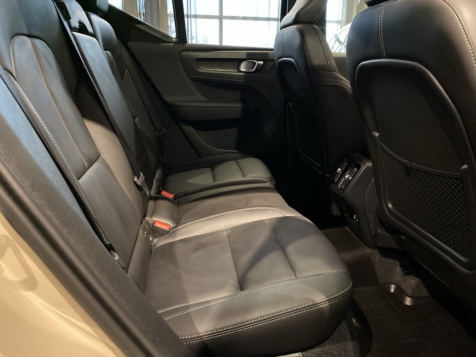 2025 Volvo XC40 B5 AWD Plus Dark Theme-21