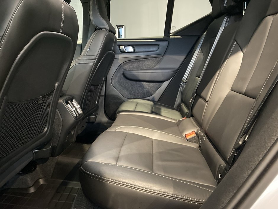 2025 Volvo XC40 B5 AWD Core Bright Theme-17